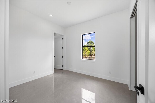 Building Photo - 1057 Halby Ave S