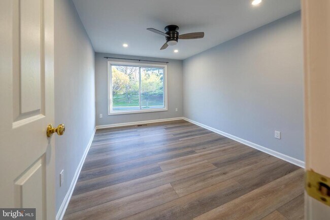 Building Photo - 9377 Chadburn Pl