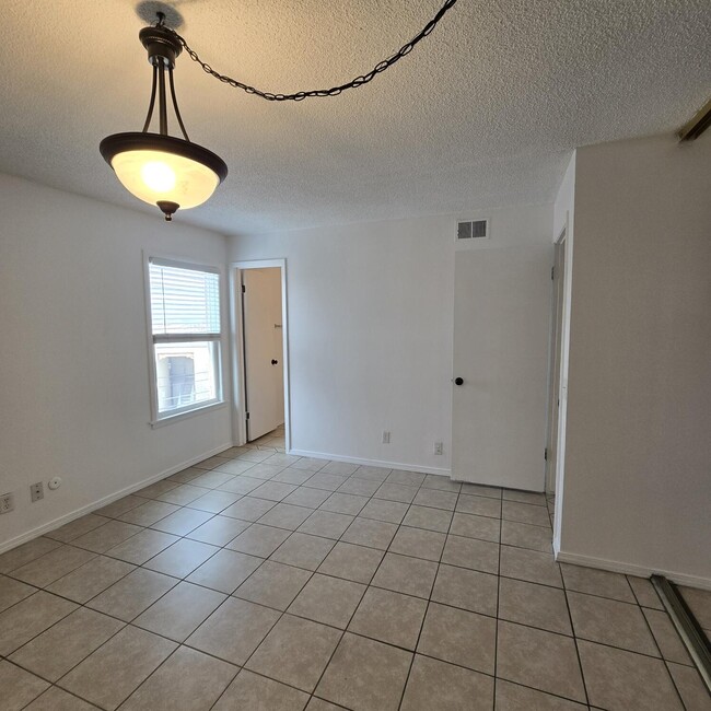 Building Photo - 3855 Montgomery Blvd NE