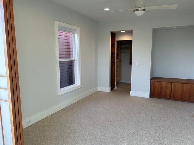 Building Photo - 2015 Franklin Ave E