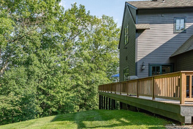 Building Photo - 42 Golf Course Rd
