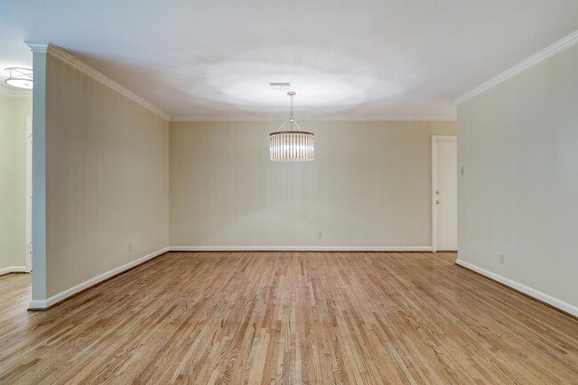 Building Photo - 722 Camelot Ln