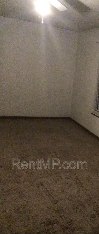 Building Photo - 811 S Main St