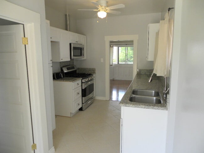 Building Photo - 324 Vista Pl