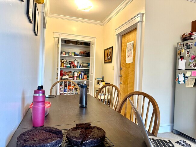 Building Photo - 27 Glenville Ave