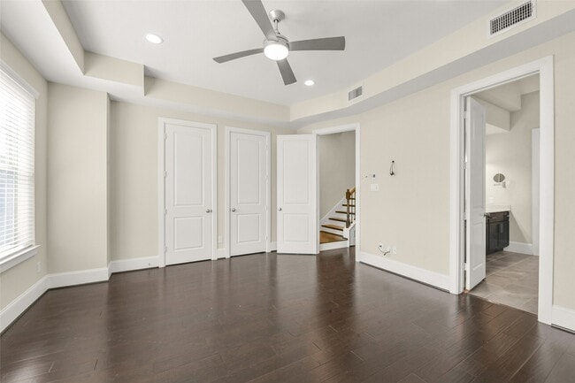 Building Photo - 734 N Shepherd Dr