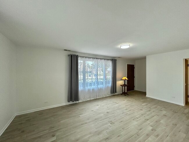 Building Photo - 946 E Grant Dr