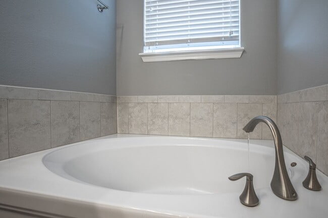 Building Photo - Beautiful Home in Wynnfield Lakes