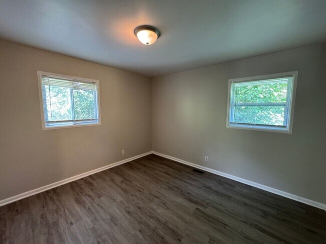 Building Photo - Far Eastside 4 Bedroom 2 Bath
