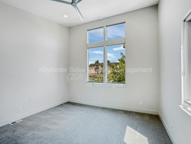 Building Photo - 7024 E Los Carneros Dr