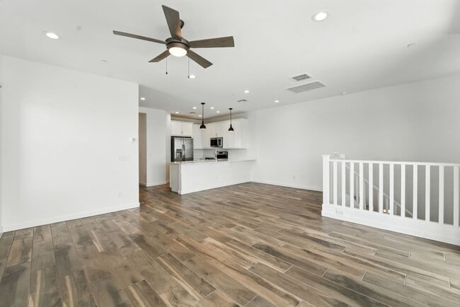 Building Photo - Like Brand New Luxurious Modern 3 Bedroom ...