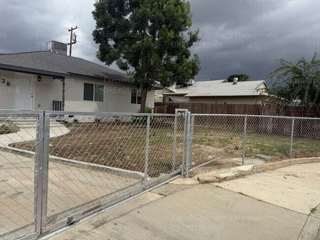Building Photo - Remodeled 3-bedroom, 2-bath home near Ming Ave/ S. H St