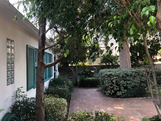 Building Photo - COMING SOON! Beautiful Home near Warner Brothers Studio! AVAILABLE 6/10/2026