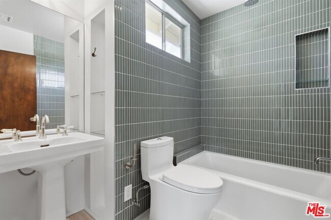 Building Photo - 444 S Windsor Blvd