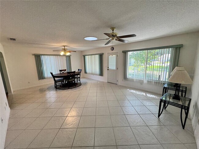 Building Photo - 26840 Racquet Cir