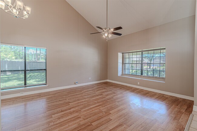 Building Photo - 18506 Creekfield Ct