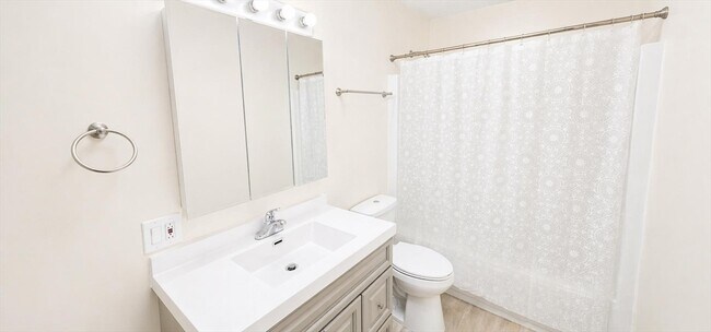 Building Photo - 685 Oak St