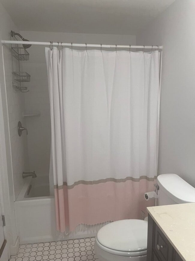 Building Photo - 2 Bedroom in Woodstock