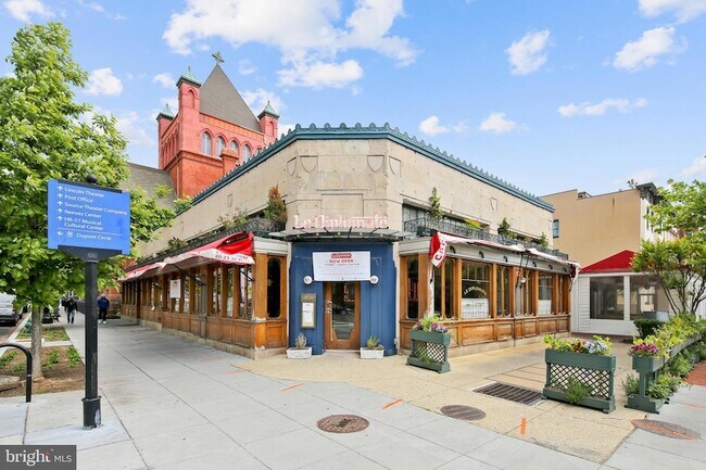 Building Photo - 1343 Q St NW