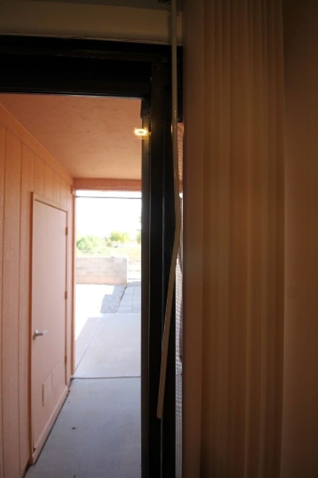 Building Photo - Townhome COMING AVAILABLE SOON!!!! Cute 2bd/2ba