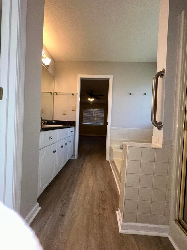 Building Photo - 517 Oak Chase Dr