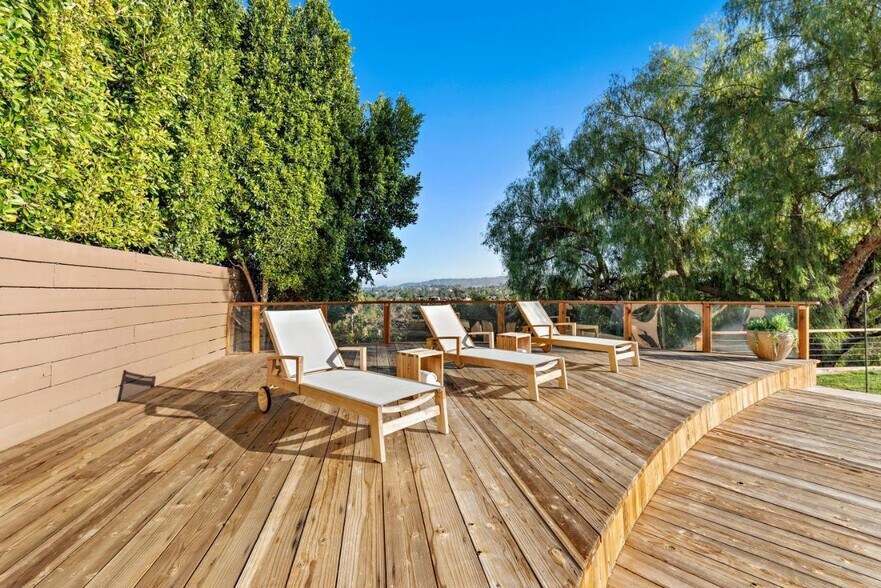 Building Photo - 5834 McDonie Ave