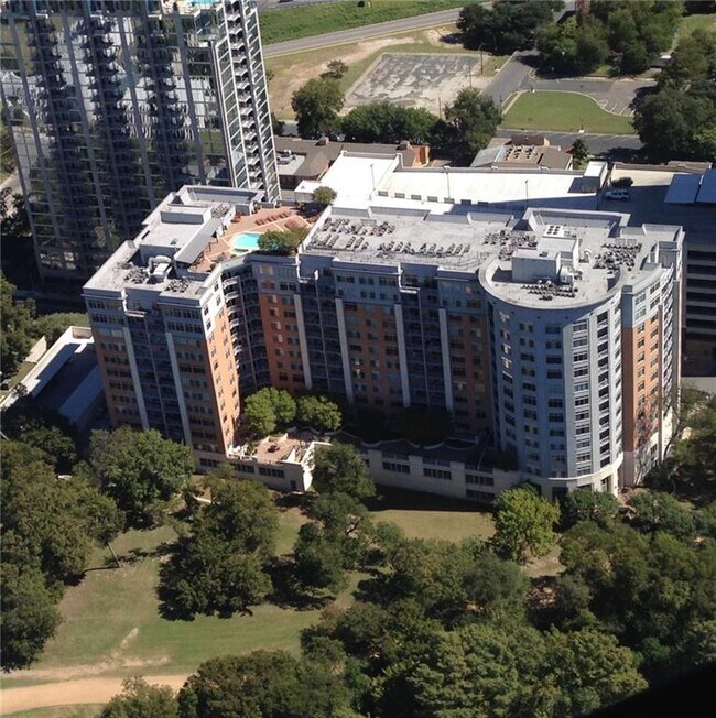 Building Photo - 54 Rainey St