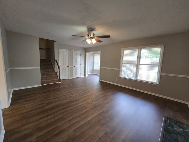 Building Photo - NEW LISTING!!!!!