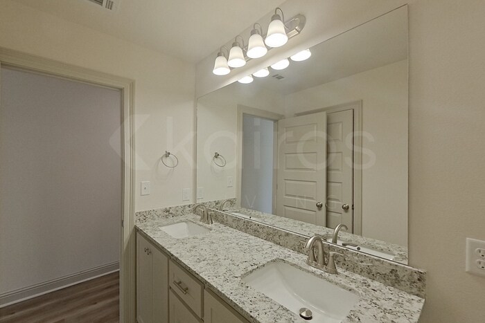 Building Photo - 8134 Hendrick Dr
