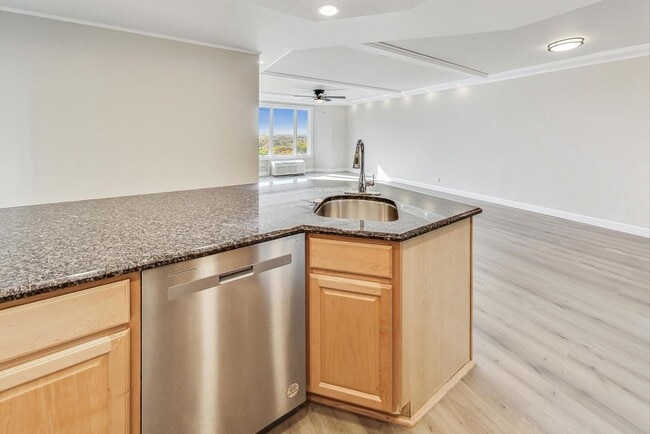 Building Photo - 1 Renaissance Pl