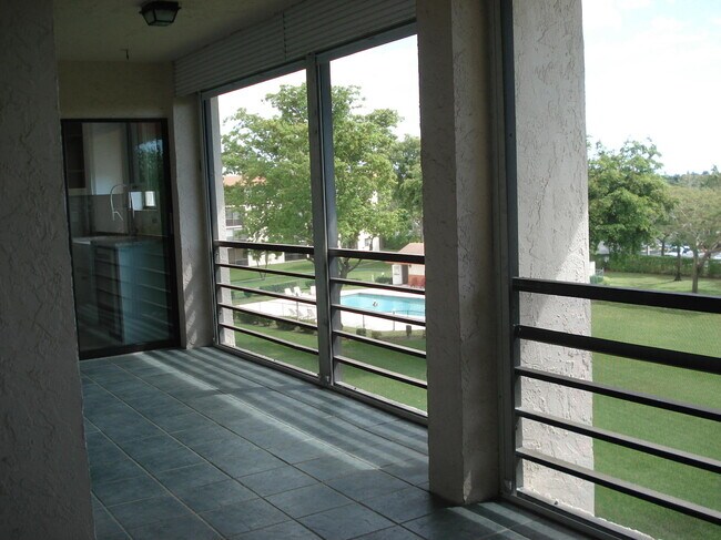 Building Photo - 5917 Vía Vermilya
