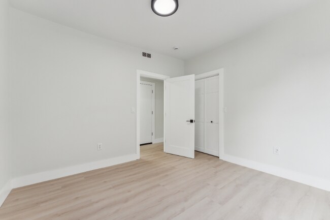 Building Photo - 47 Brackett St