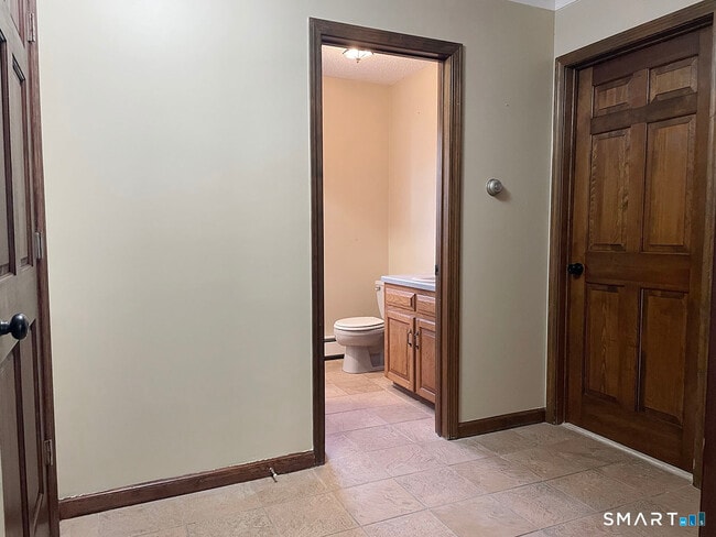 Building Photo - 121 S Main St