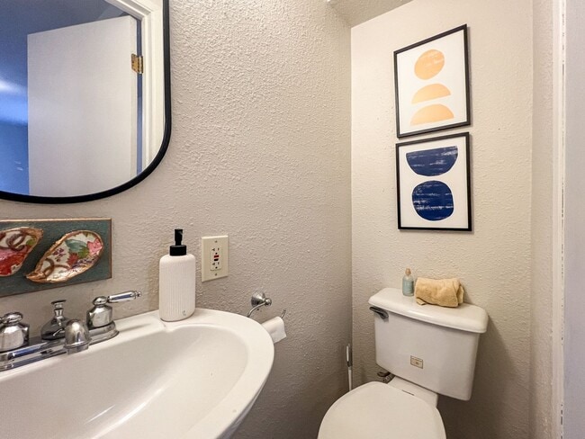 Building Photo - 4Bd/1.5Ba Seattle House