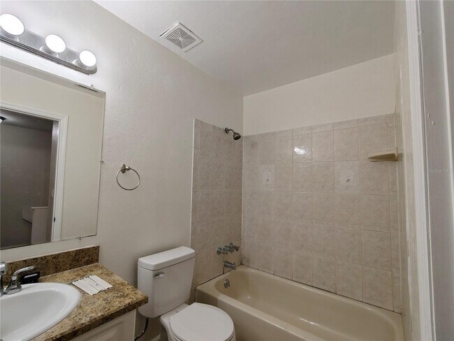 Building Photo - 620 SW 10th Ln
