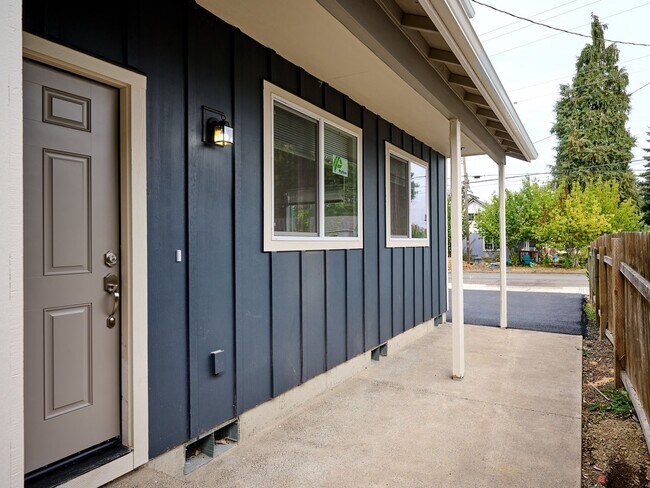 Building Photo - 1808 SW 17th Ave