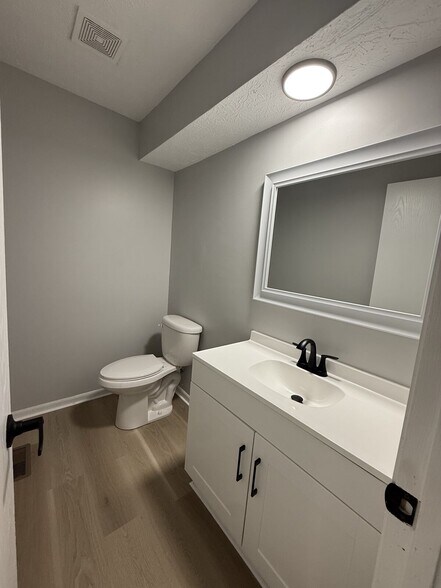 Building Photo - 146 Blakeford Dr
