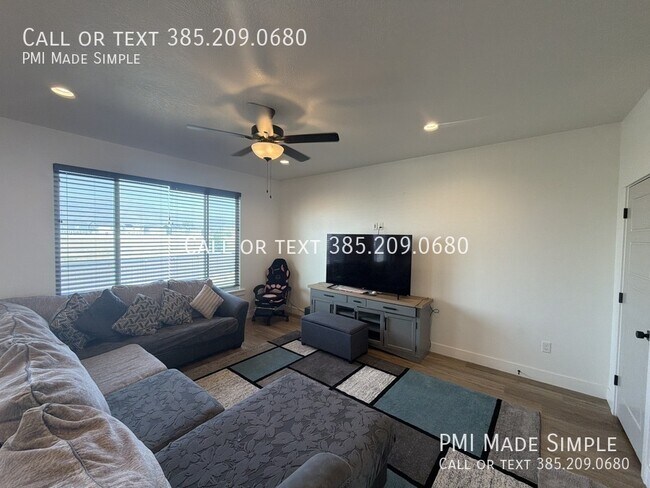 Building Photo - 3621 Sparrow Ln