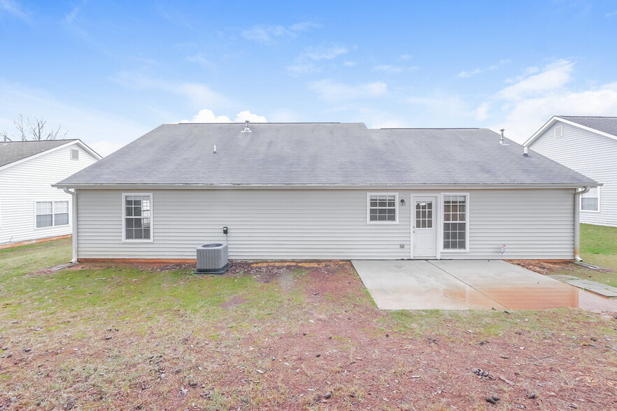 Building Photo - 314 The Gables Dr