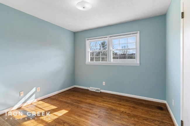 Building Photo - Adorable 3-Bedroom House in West Asheville