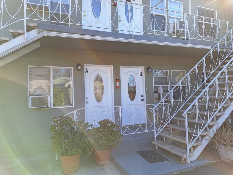 Building Photo - 630 Westbourne Dr