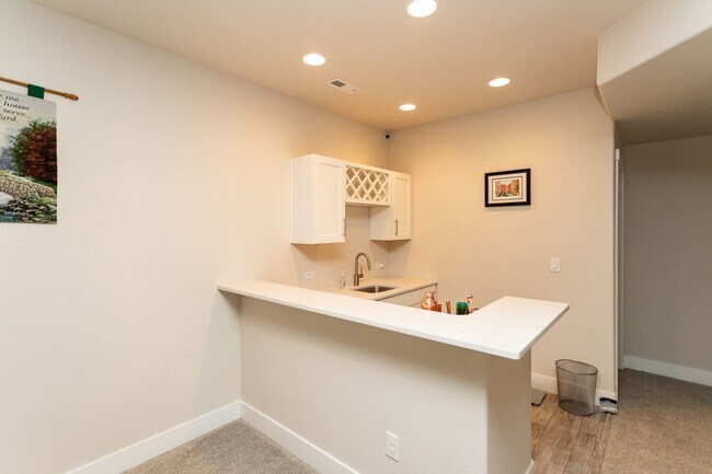 Building Photo - Experience the Perfect Blend of Nature and Luxury!!!
