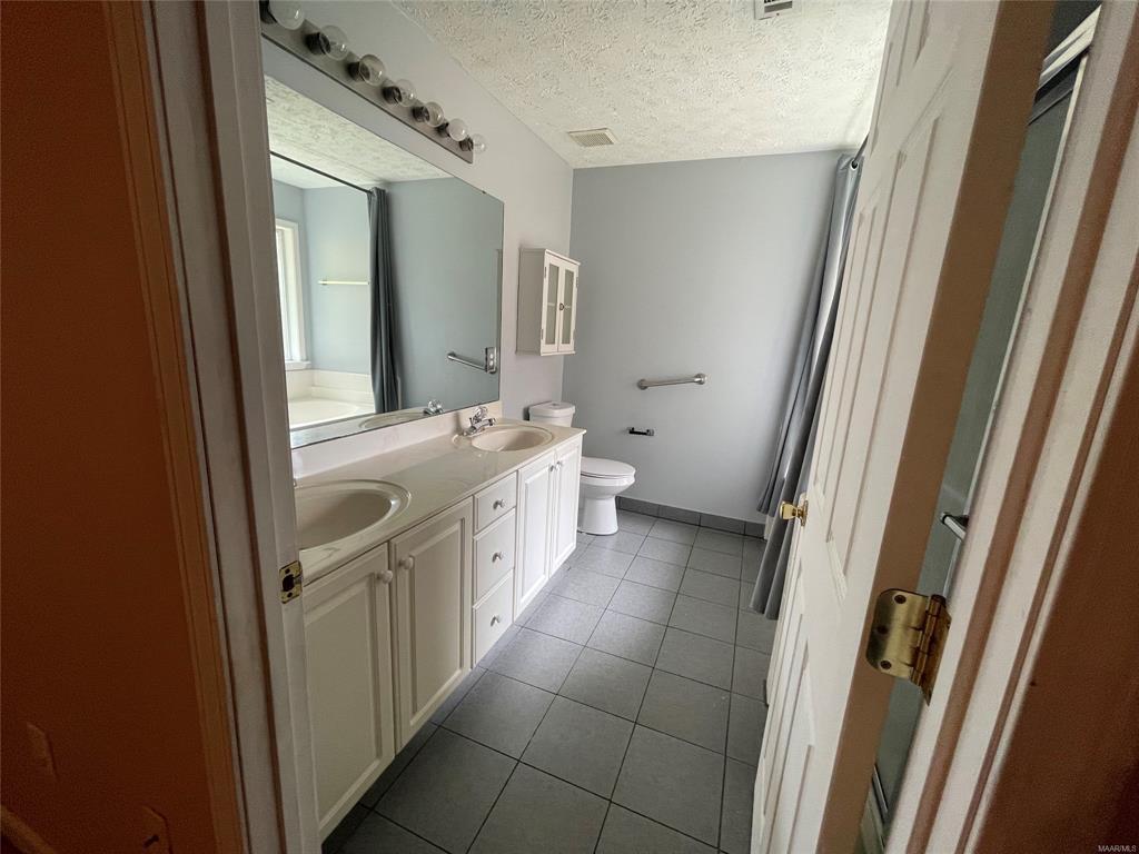 Building Photo - 1005 David Dr