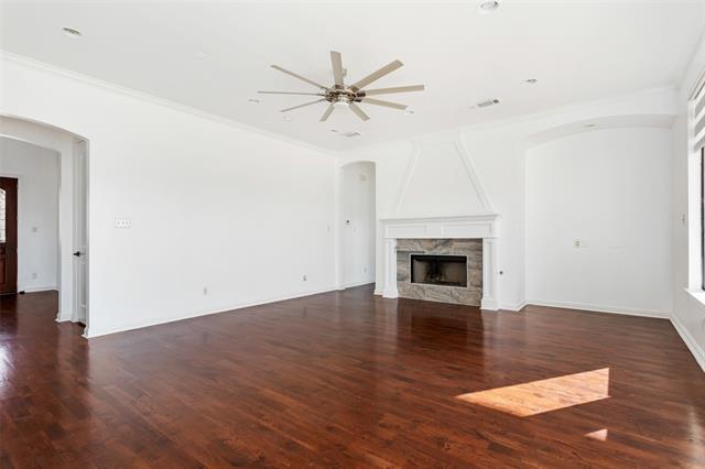 Building Photo - 2000 Le Mans Dr