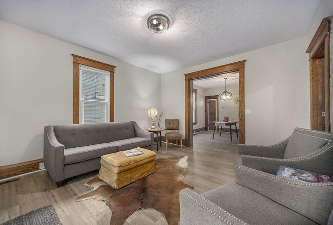 Building Photo - 25 E 16th St