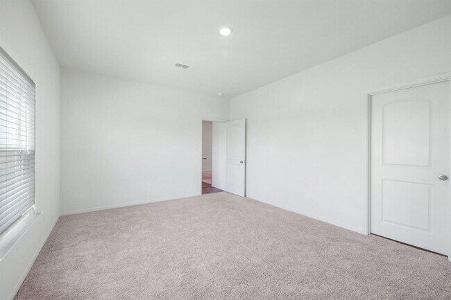 Building Photo - 18513 Quiet Range Dr