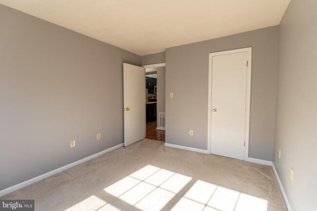 Building Photo - 1625 Carriage House Terrace
