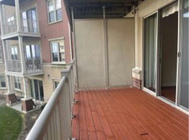 Building Photo - 4120 S Lake Dr