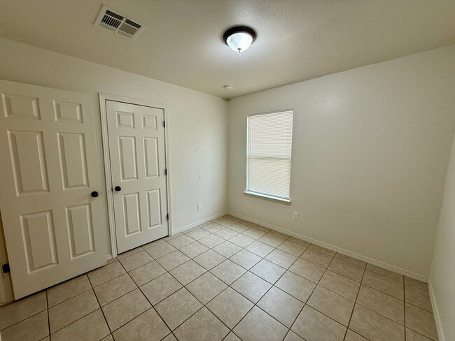 Building Photo - 192 Rio Rd