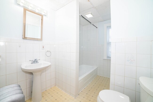 Building Photo - 7 Ridgeland Rd